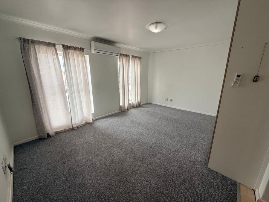 To Let 1 Bedroom Property for Rent in Langerug Western Cape